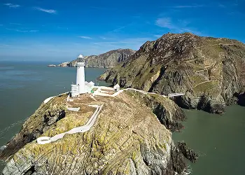 Information card about South Stack Lighthouse, its dramatic cliffs, sea views and wildlife on Anglesey.